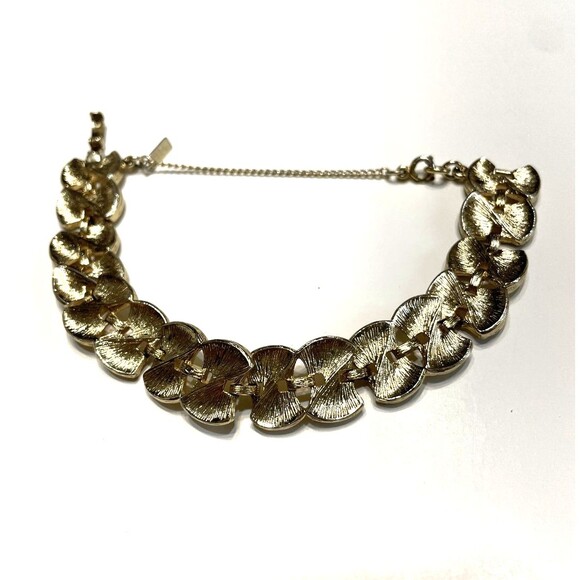 Monet Bracelet Gold Tone Classic Sophisticated - Picture 3 of 7